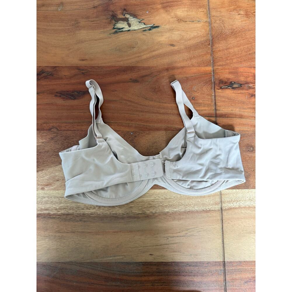 SKIMS Fits Everybody T-Shirt Bra Size 38D - Picture 3 of 4